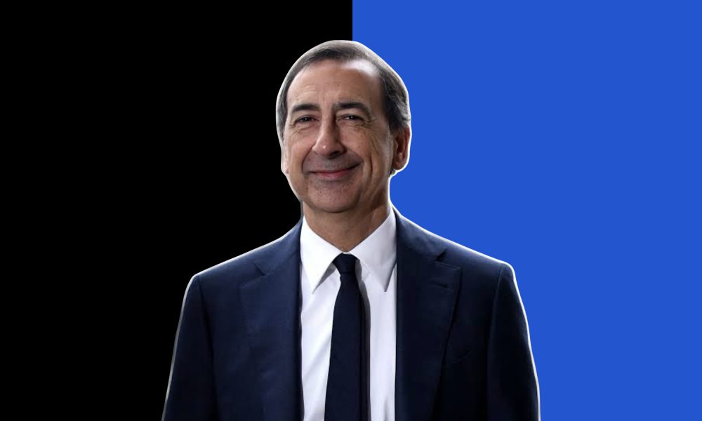 Sala pensa al maxischermo