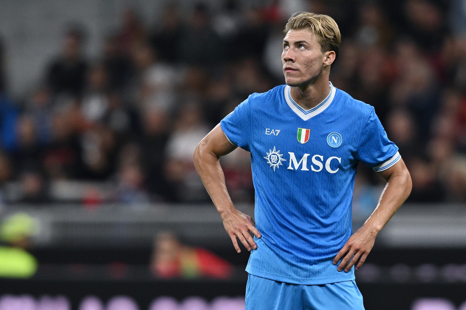 Hojlund andava espulso?