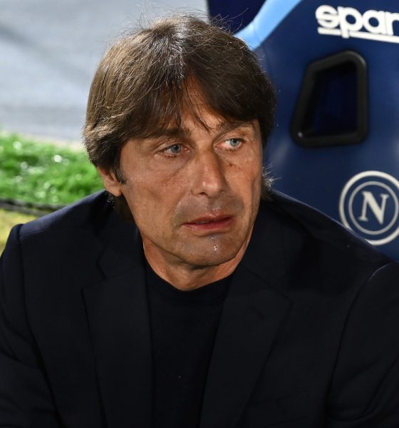 Conte saluta